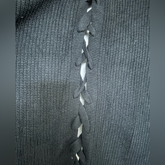 Black Sweater. Size XL. - Picture 3 of 3